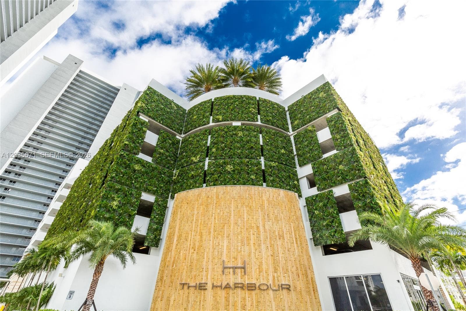 16385 Biscayne Blvd # 1805, North Miami Beach, FL 33160 photo 2