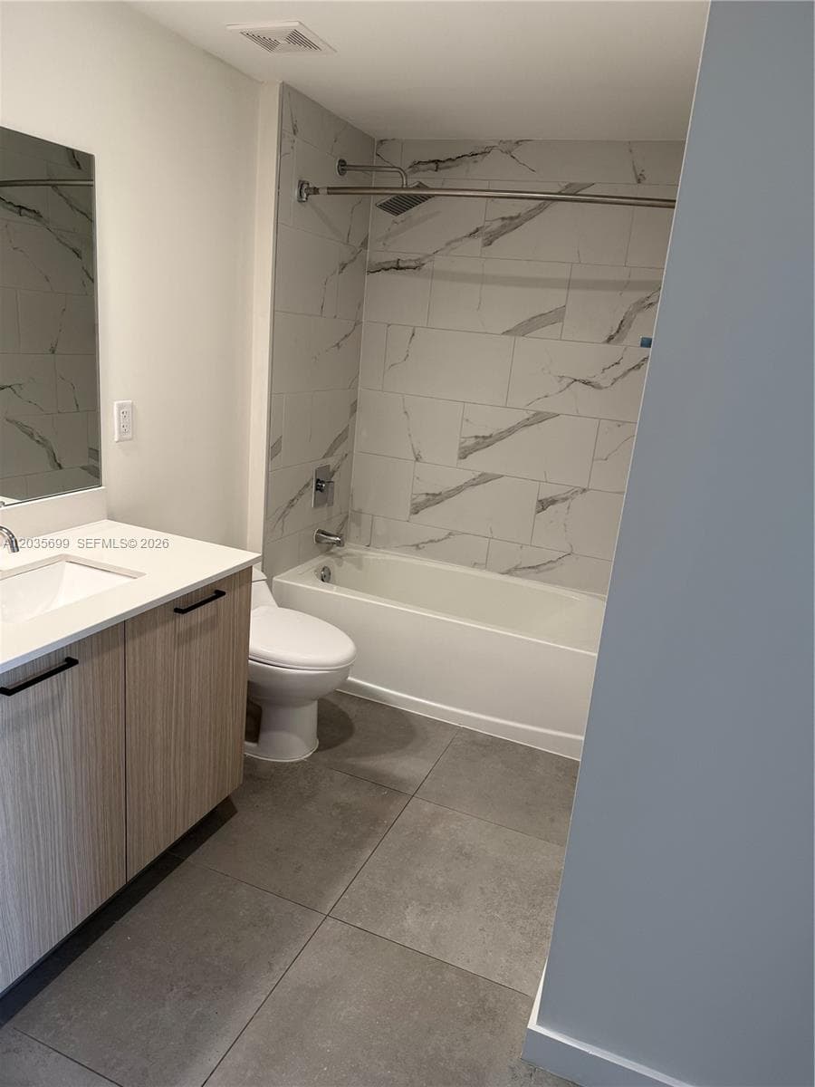 16395 Biscayne Blvd # 318, North Miami Beach, FL 33160 photo 4