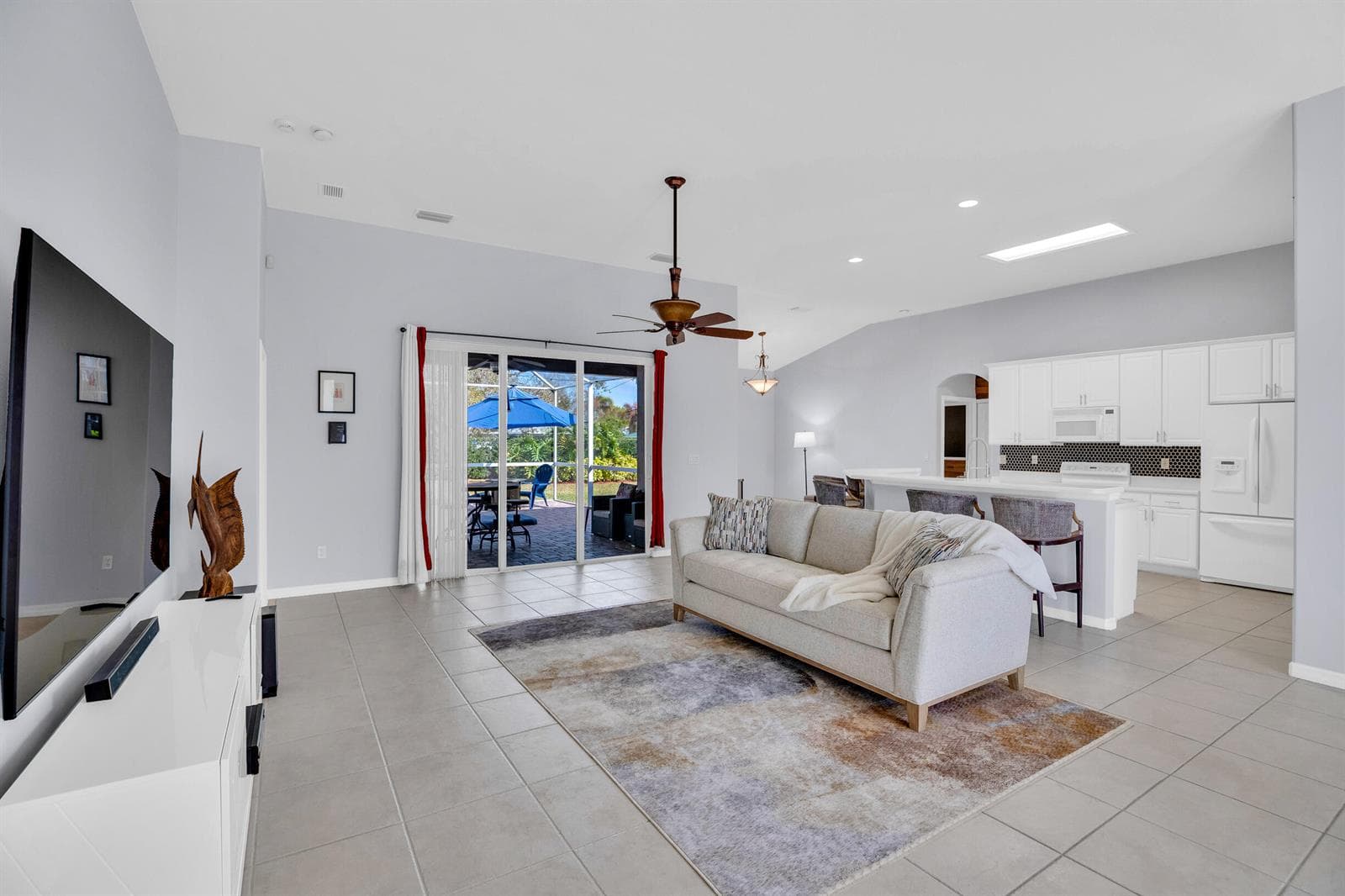 240 SW Champagne Ct Court SW, Vero Beach, FL 32968 photo 2