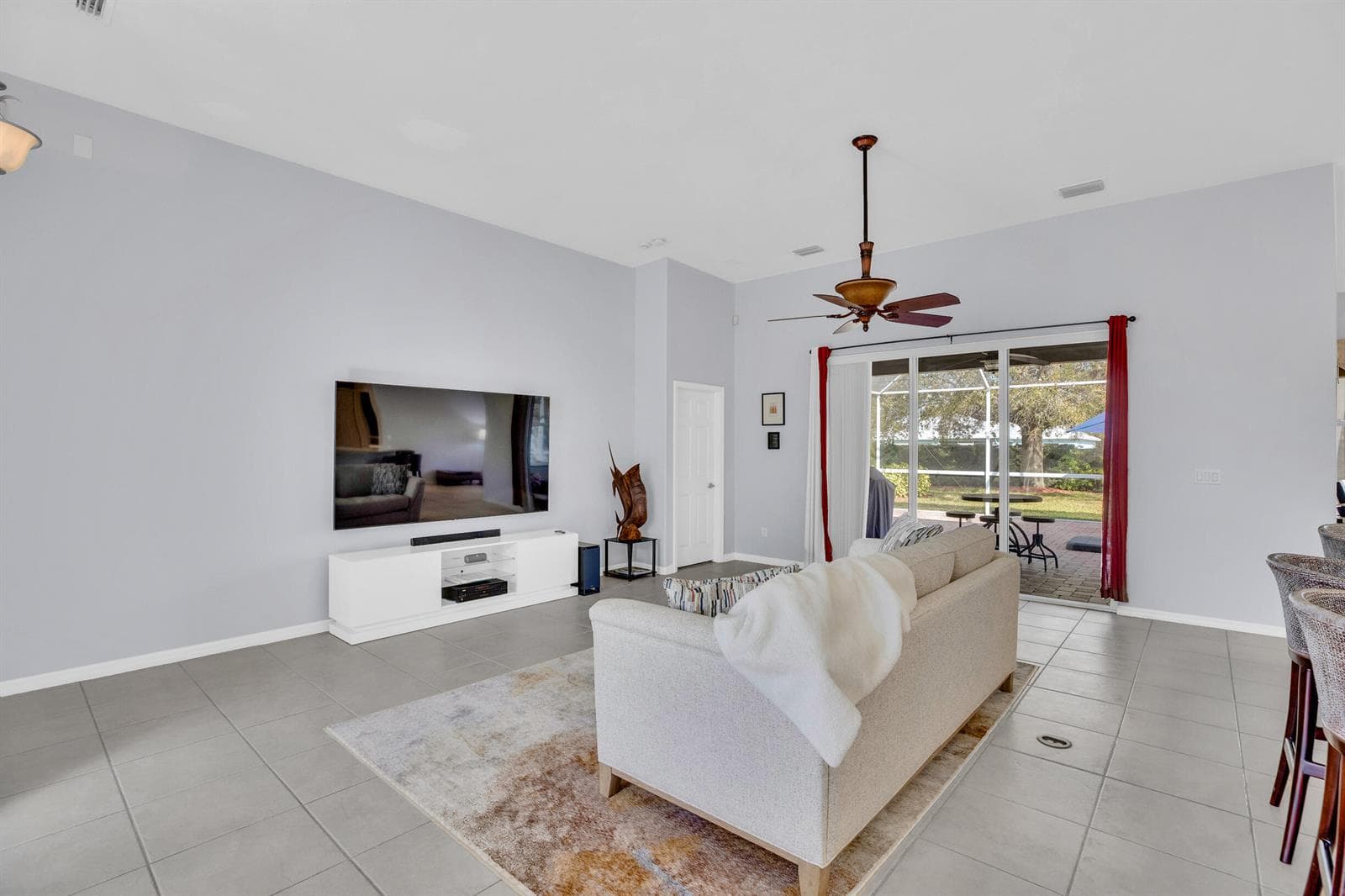 240 SW Champagne Ct Court SW, Vero Beach, FL 32968 photo 3