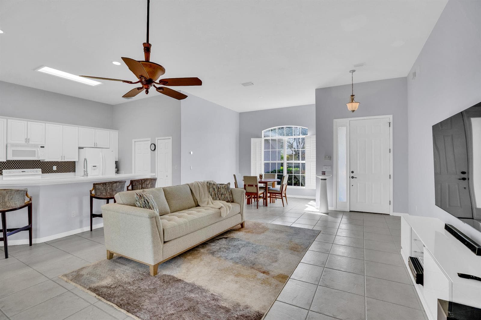 240 SW Champagne Ct Court SW, Vero Beach, FL 32968 photo 4