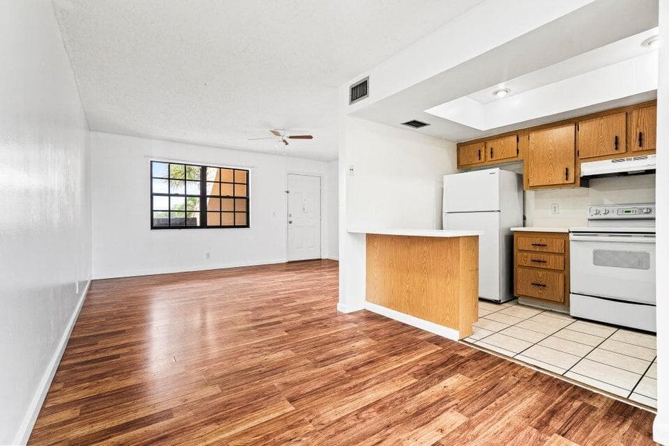 4151 Oak Terrace Drive # 4151, FL 33463 photo 2