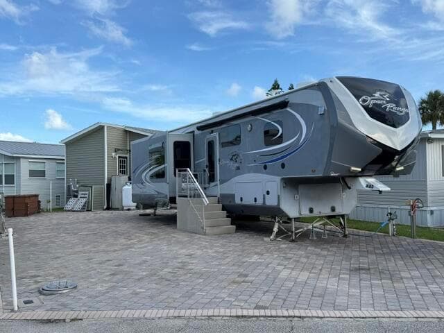 883 Nettles Boulevard, Jensen Beach, FL 34957 photo 2