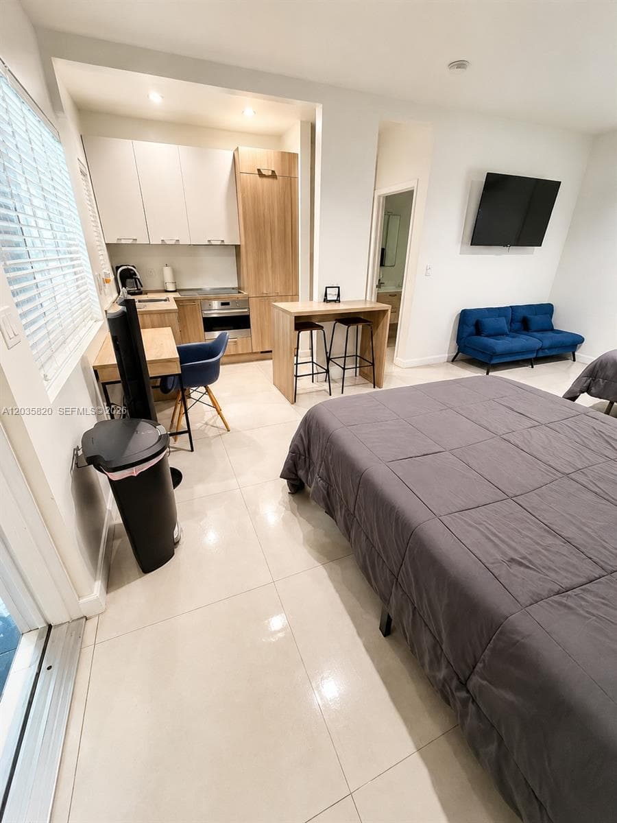 245 NE 33rd St # 104, Miami, FL 33137 photo 2