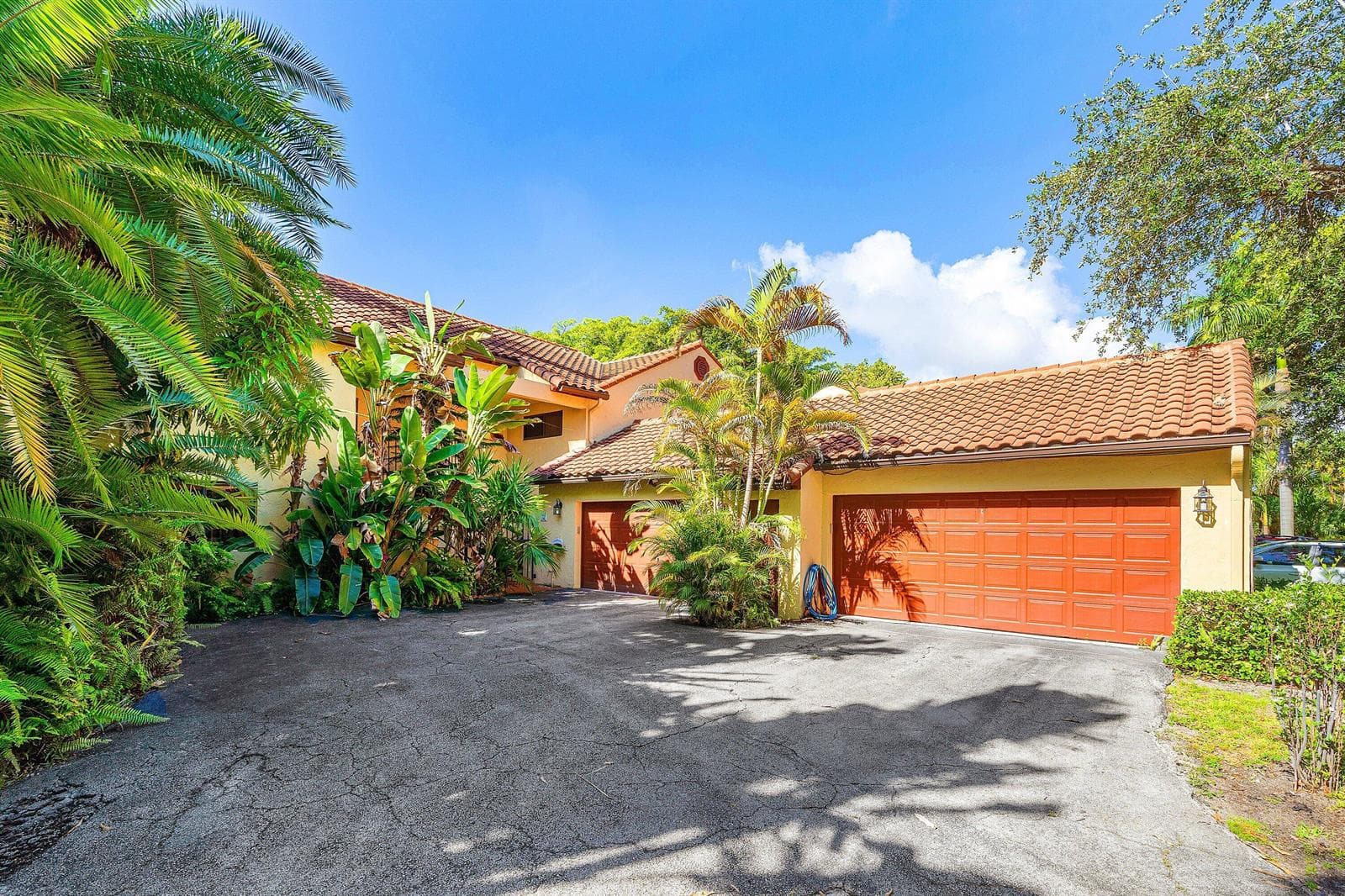 16 Via Lago, Boynton Beach, FL 33435 photo 2