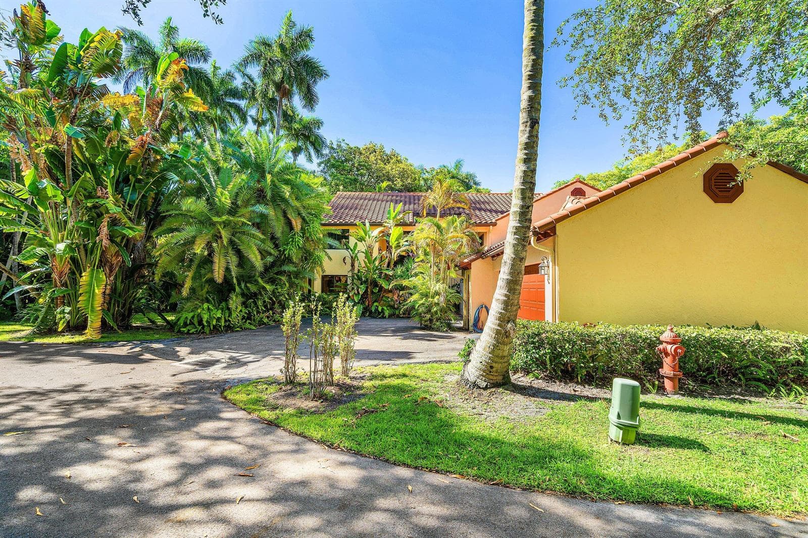 16 Via Lago, Boynton Beach, FL 33435 photo 3