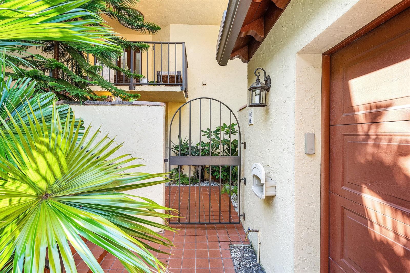 16 Via Lago, Boynton Beach, FL 33435 photo 4