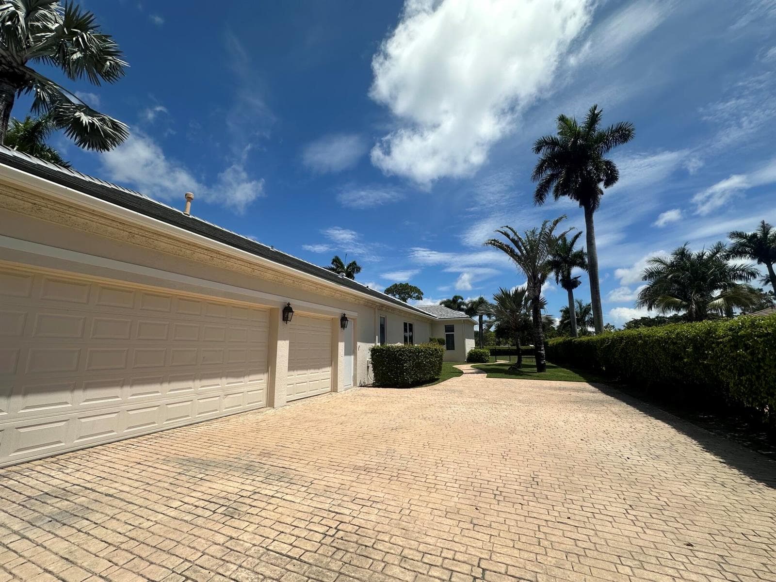645 Atlantis Estates Way, Atlantis, FL 33462 photo 4