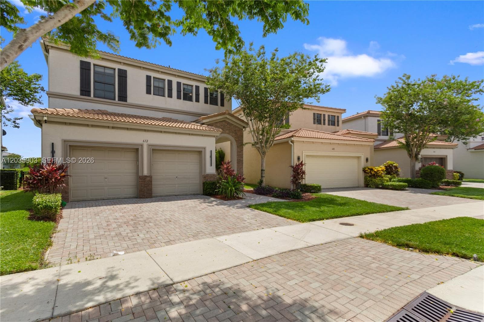 612 NE 193rd St, Miami, FL 33179 photo 2