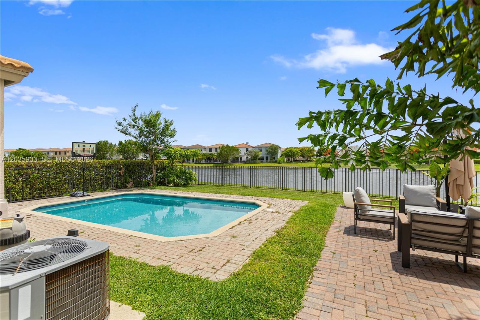612 NE 193rd St, Miami, FL 33179 photo 5