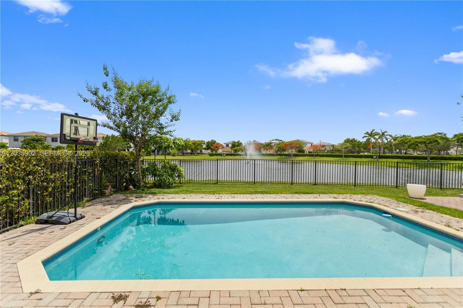 612 NE 193rd St, Miami, FL 33179 photo 4