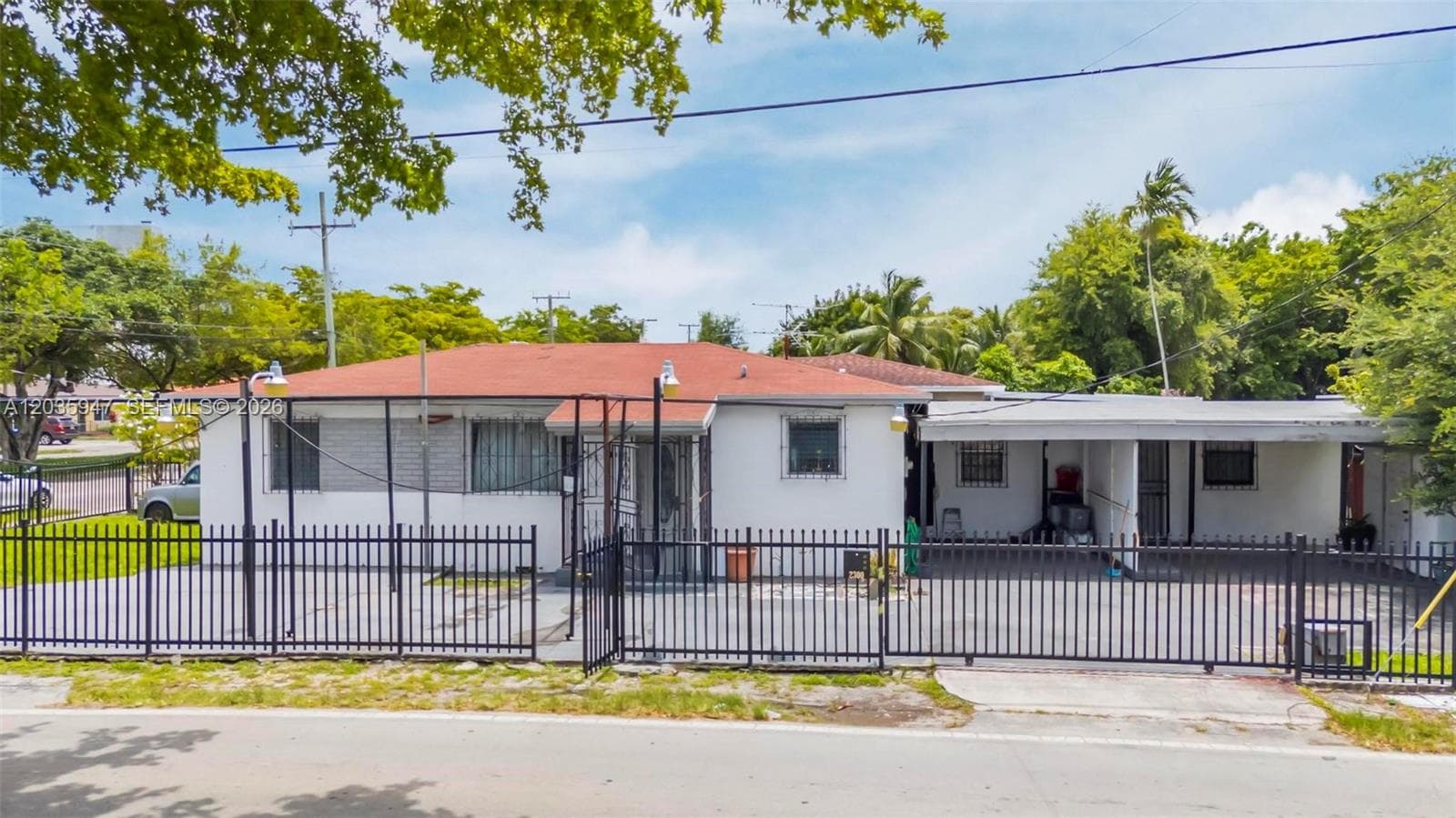 2300 NW 9th St, Miami, FL 33125 photo 2