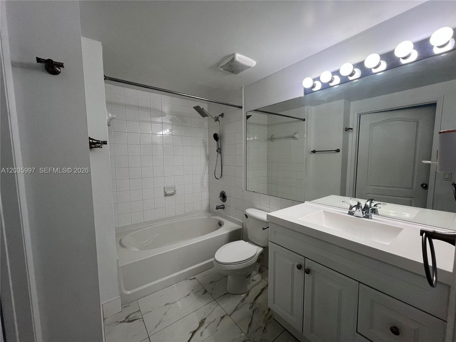 5085 NW 7th St # 711, Miami, FL 33126 photo 2