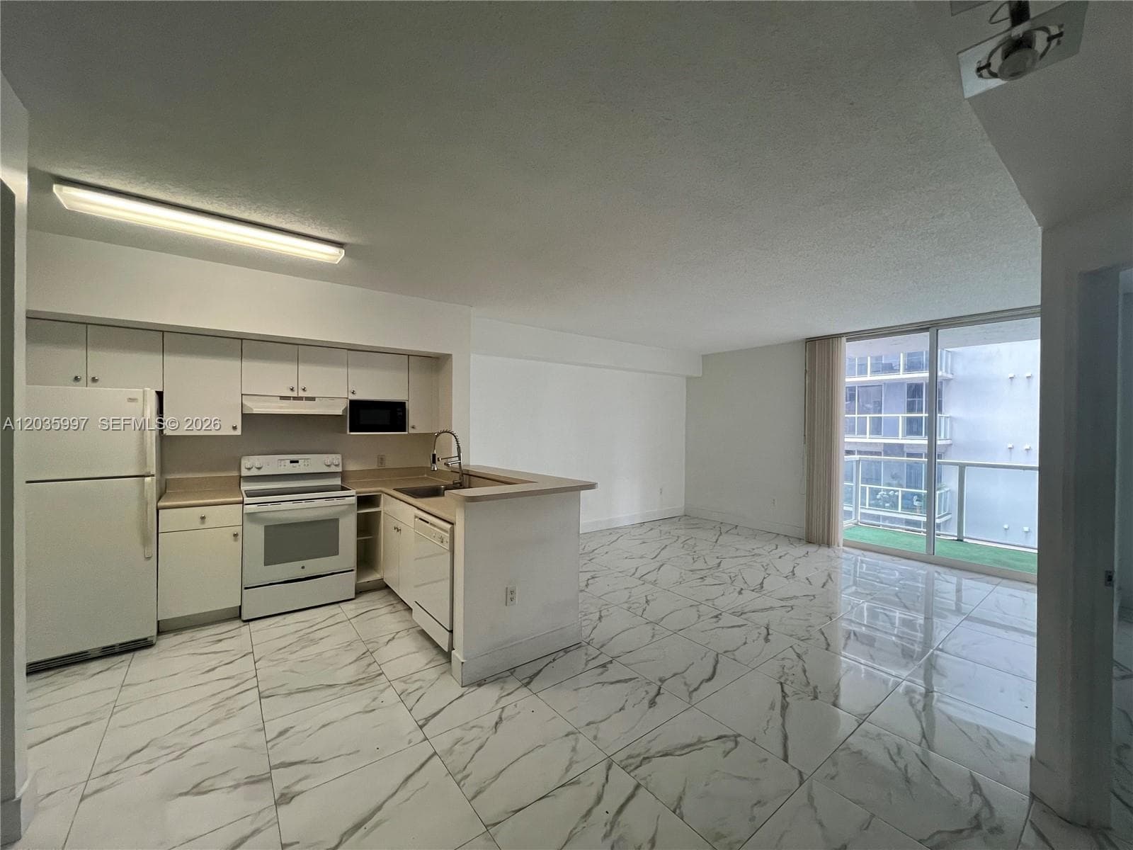 5085 NW 7th St # 711, Miami, FL 33126 photo 3