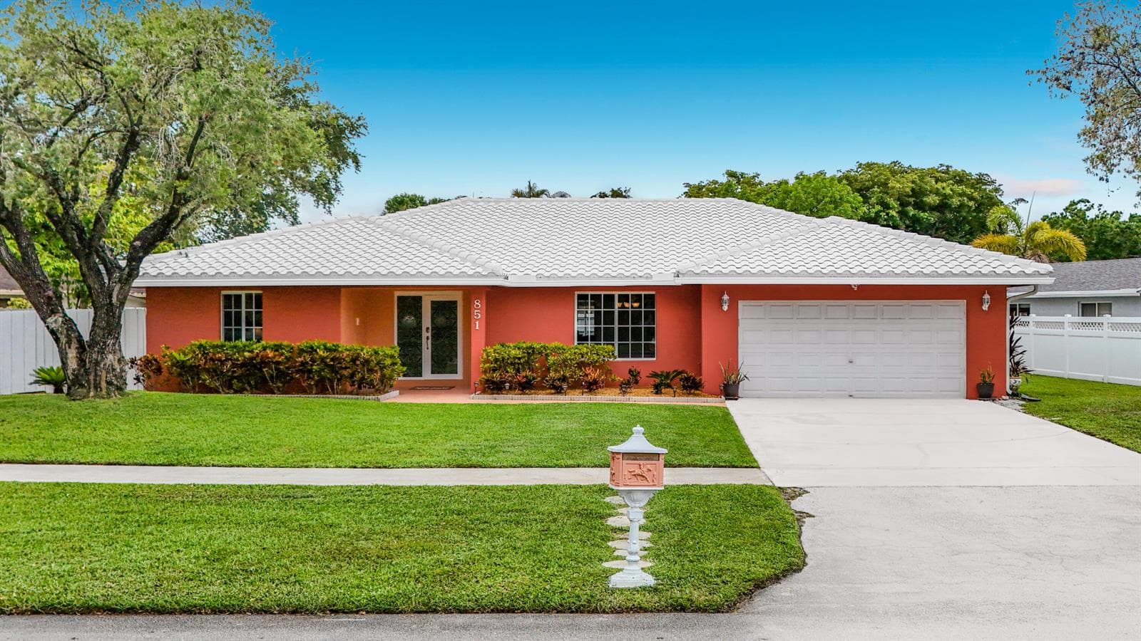 851 E Plantation Circle, Plantation, FL 33324 photo 2