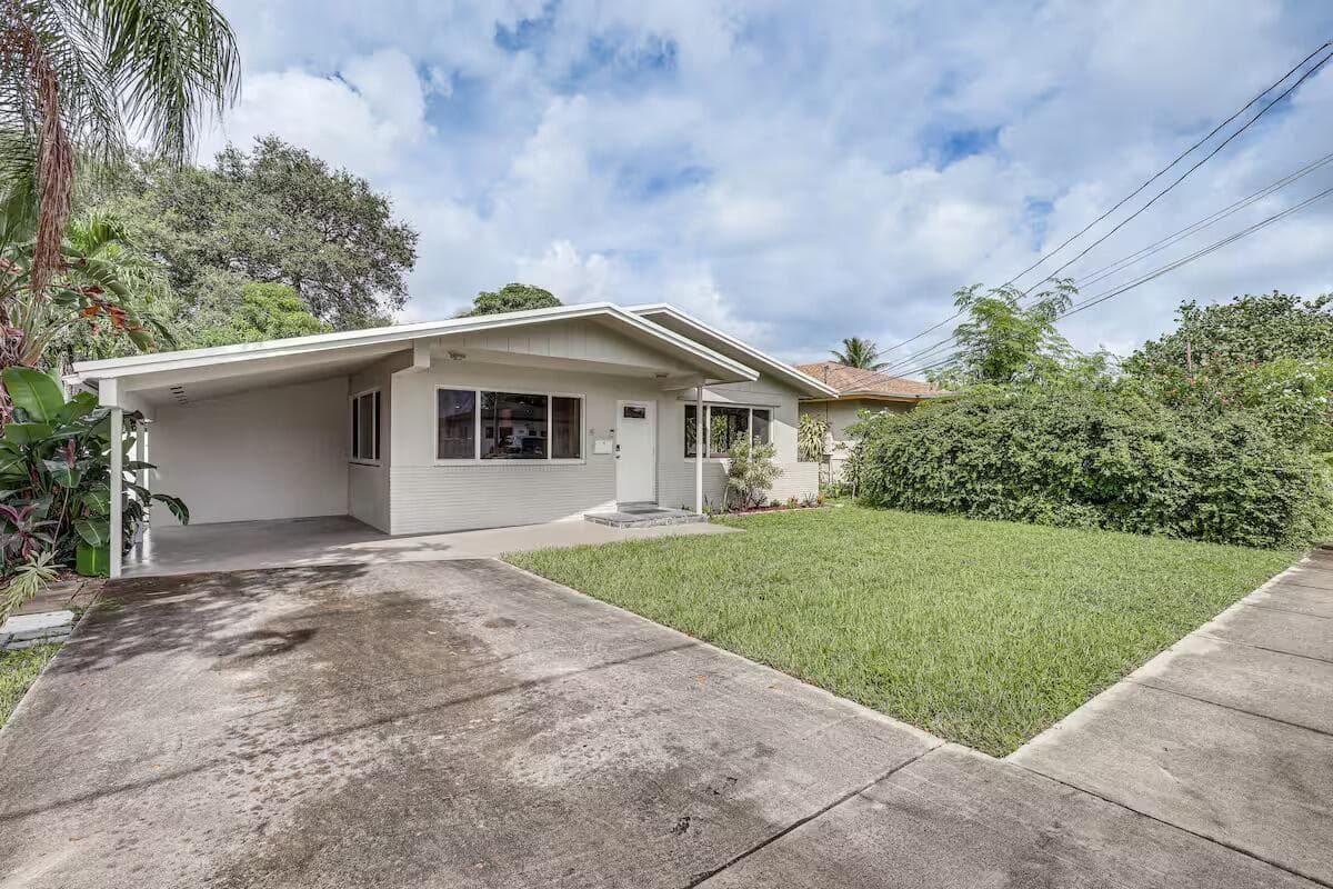 124 SW 2nd Avenue, Hallandale Beach, FL 33009 photo 2