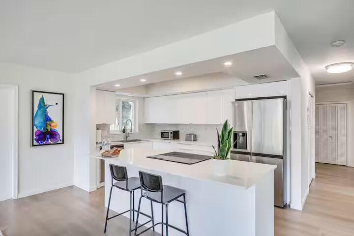 124 SW 2nd Avenue, Hallandale Beach, FL 33009 photo 3