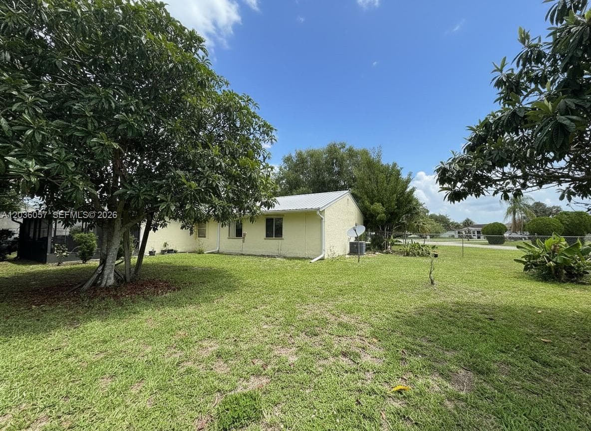4001 Bishop Circle, La Belle, FL 33935 photo 5