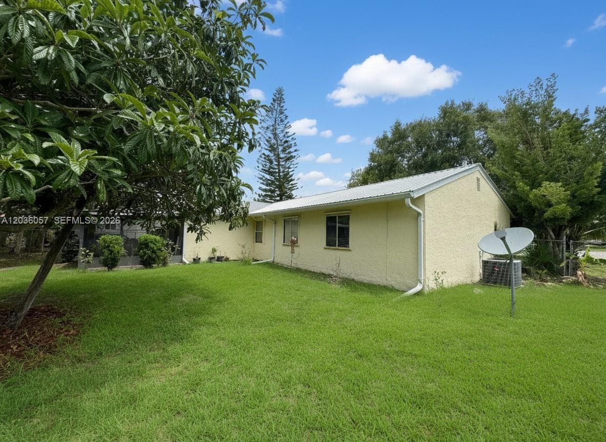 4001 Bishop Circle, La Belle, FL 33935 photo 4