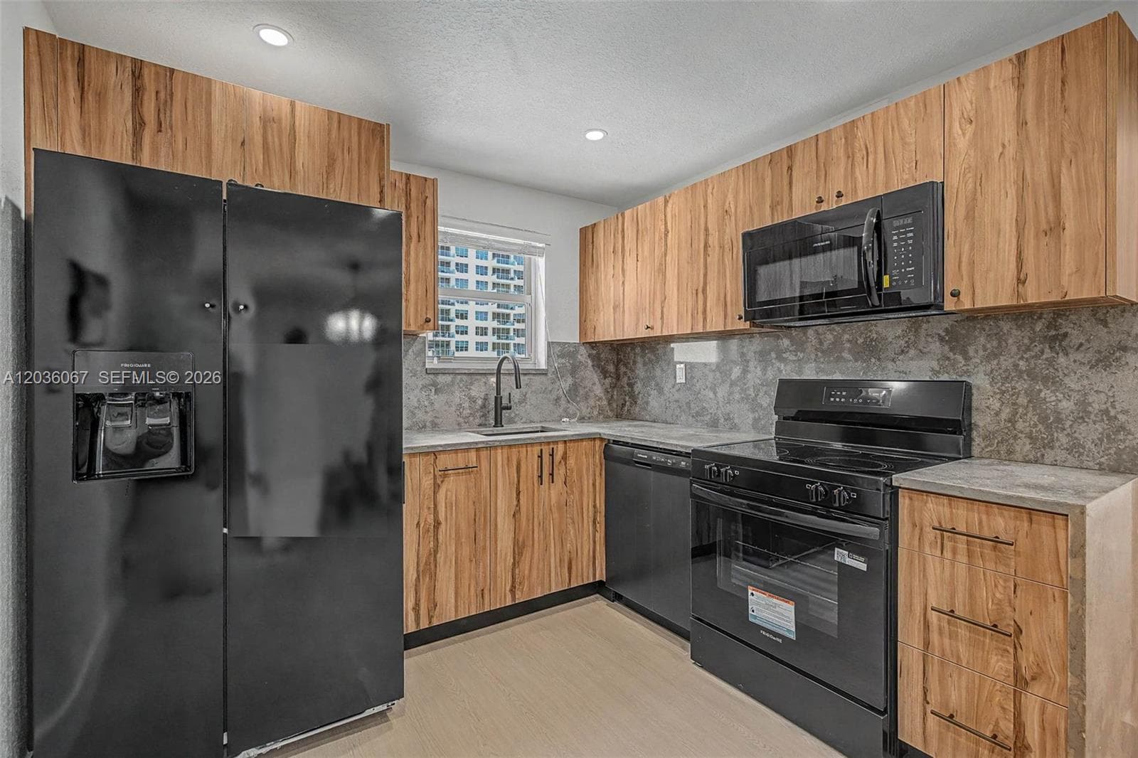 5555 Collins Ave # 7B, Miami Beach, FL 33140 photo 2