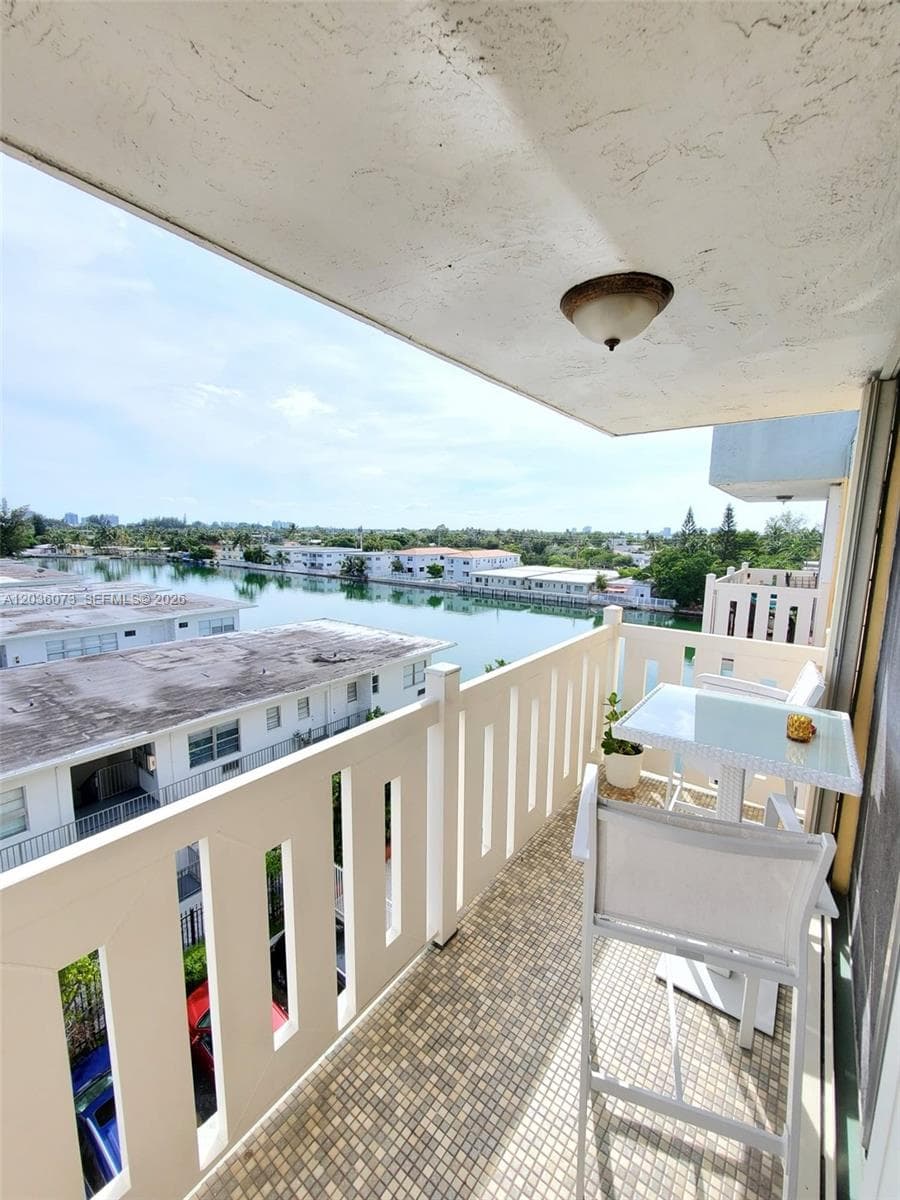 7900 Tatum Waterway Dr # 502, Miami Beach, FL 33141 photo 3