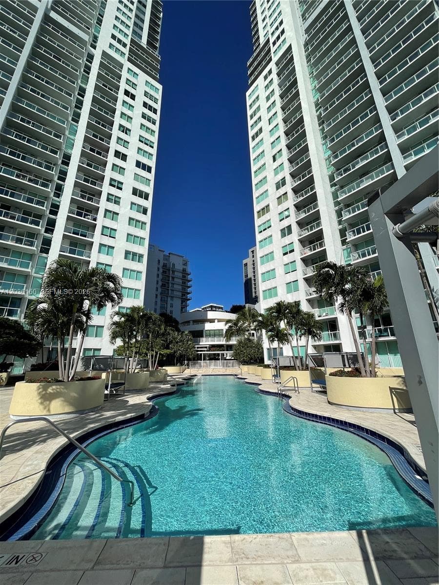 253 NE 2nd St # 2108, Miami, FL 33132 photo 2