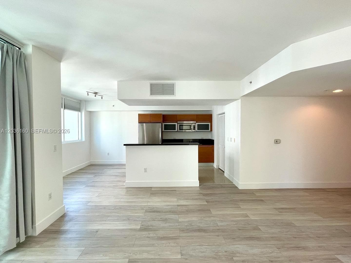 253 NE 2nd St # 2108, Miami, FL 33132 photo 3