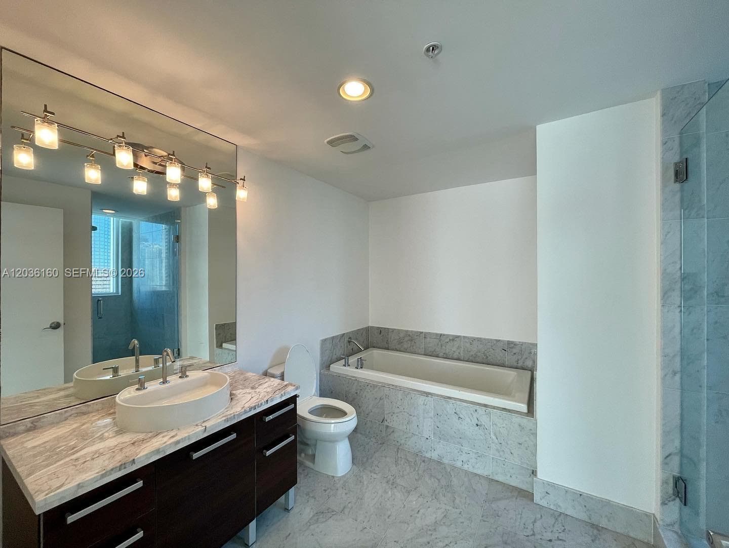 253 NE 2nd St # 2108, Miami, FL 33132 photo 5