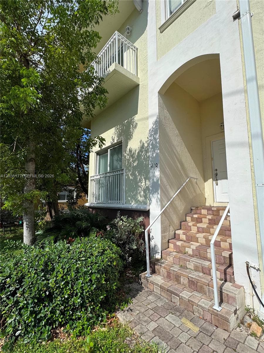 820 N 17th Ave, Hollywood, FL 33020 photo 2