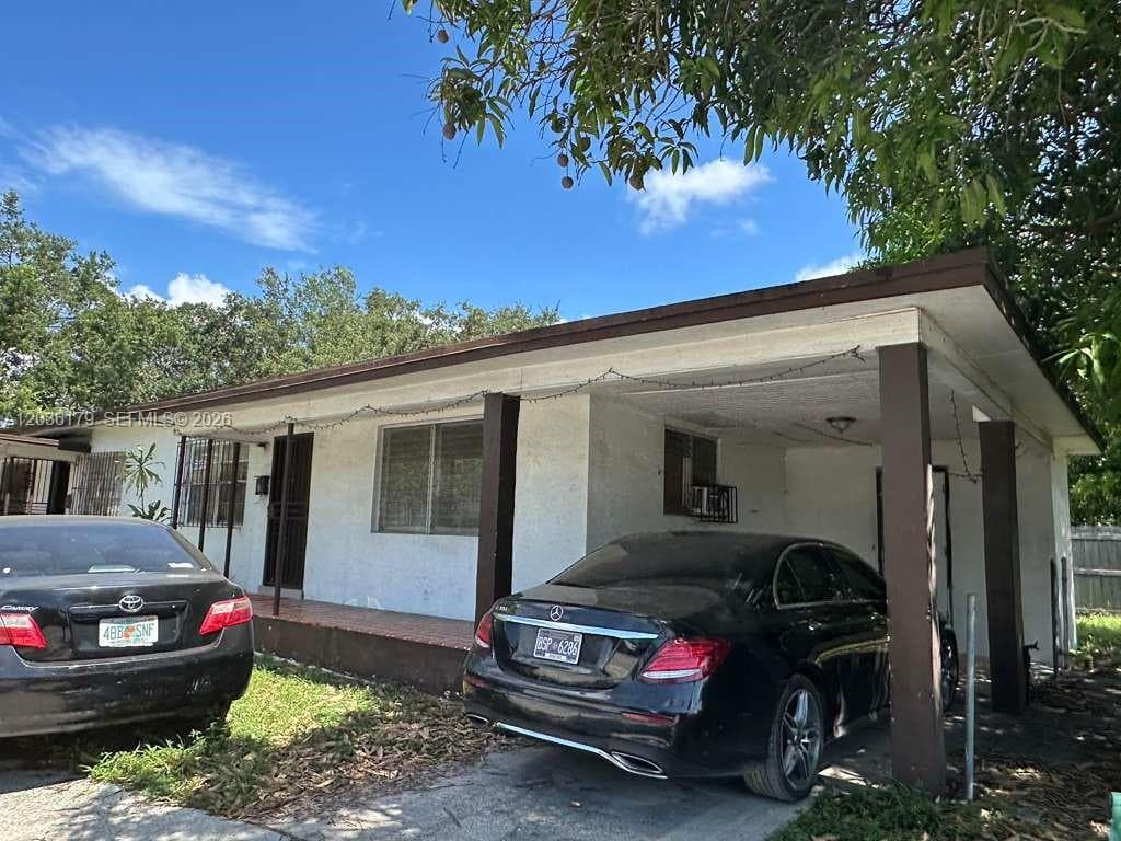 545 NW 81st St, Miami, FL 33150 photo 2