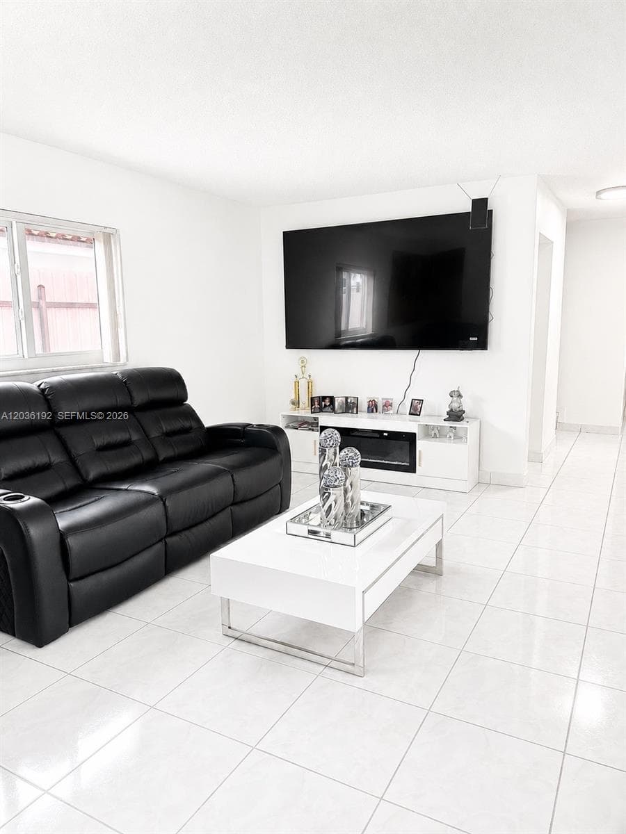 380 W 45th St, Hialeah, FL 33012 photo 2