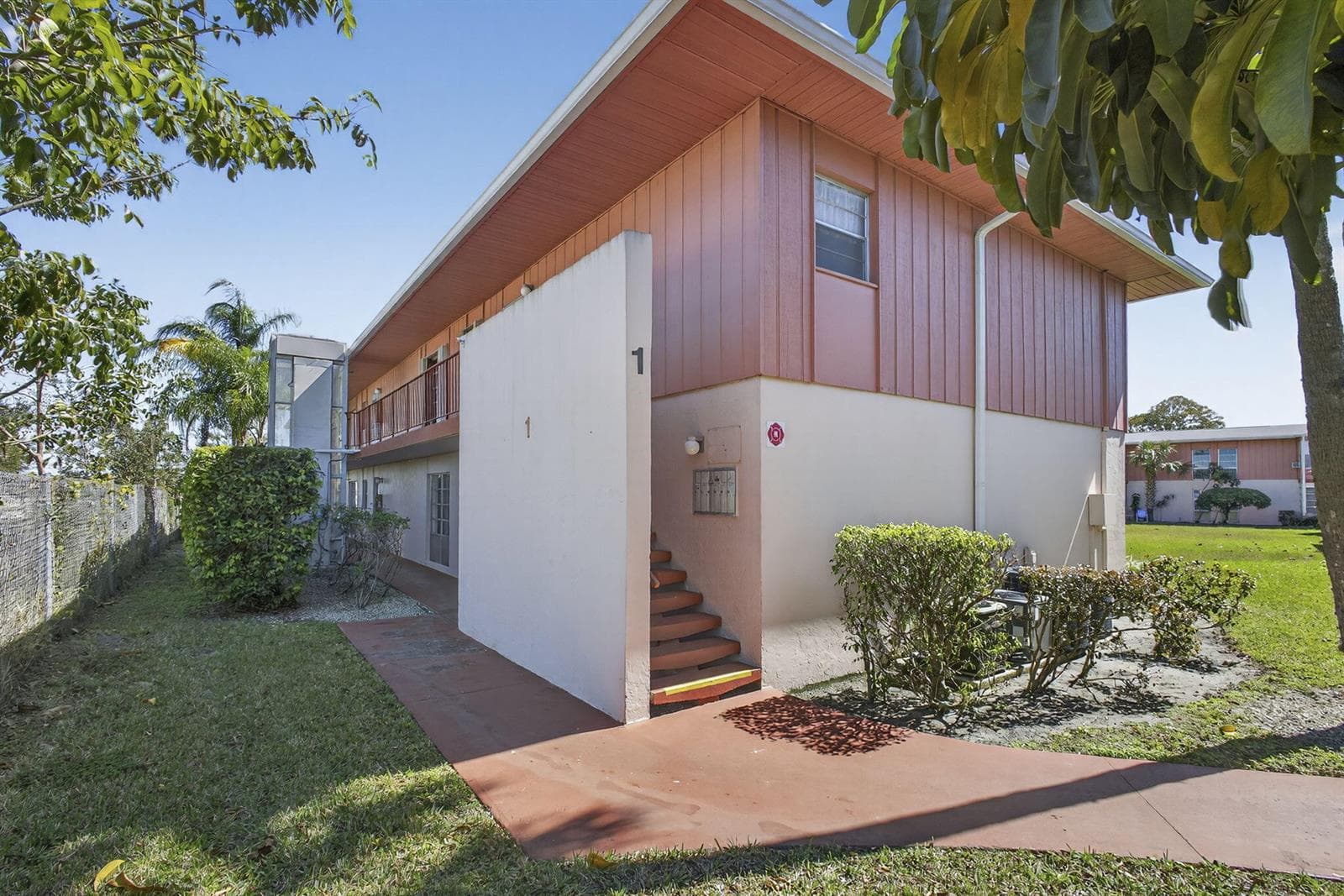 1 Golfs Edge # F, West Palm Beach, FL 33417 photo 2