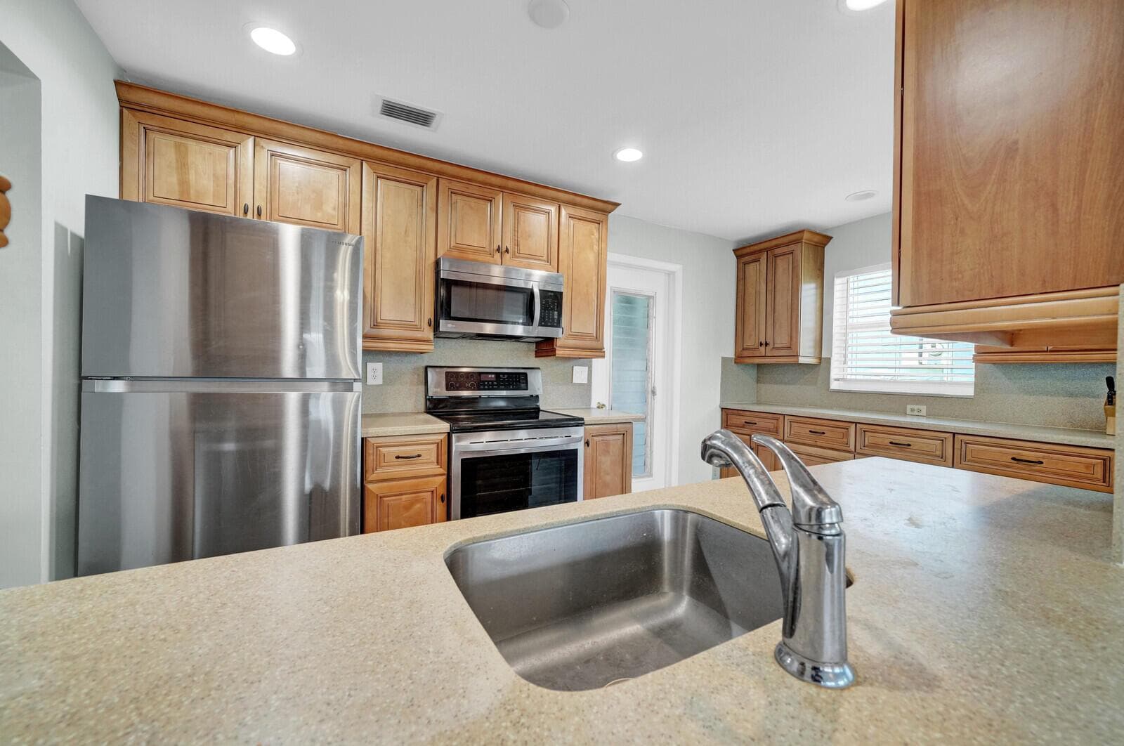 714 SW 16th Street, Boynton Beach, FL 33426 photo 5