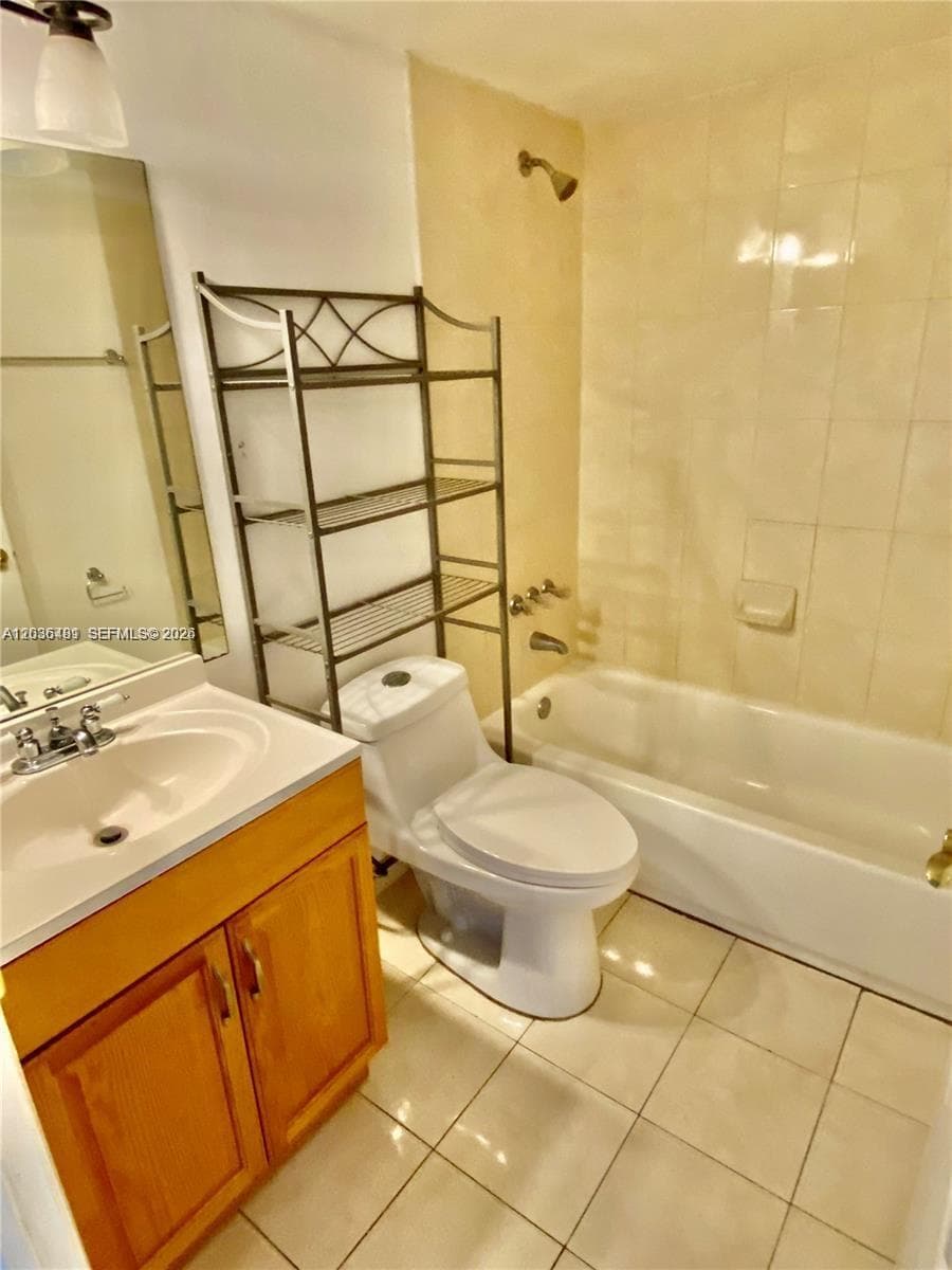 300 W Palm Cir W # 208, Pembroke Pines, FL 33025 photo 2