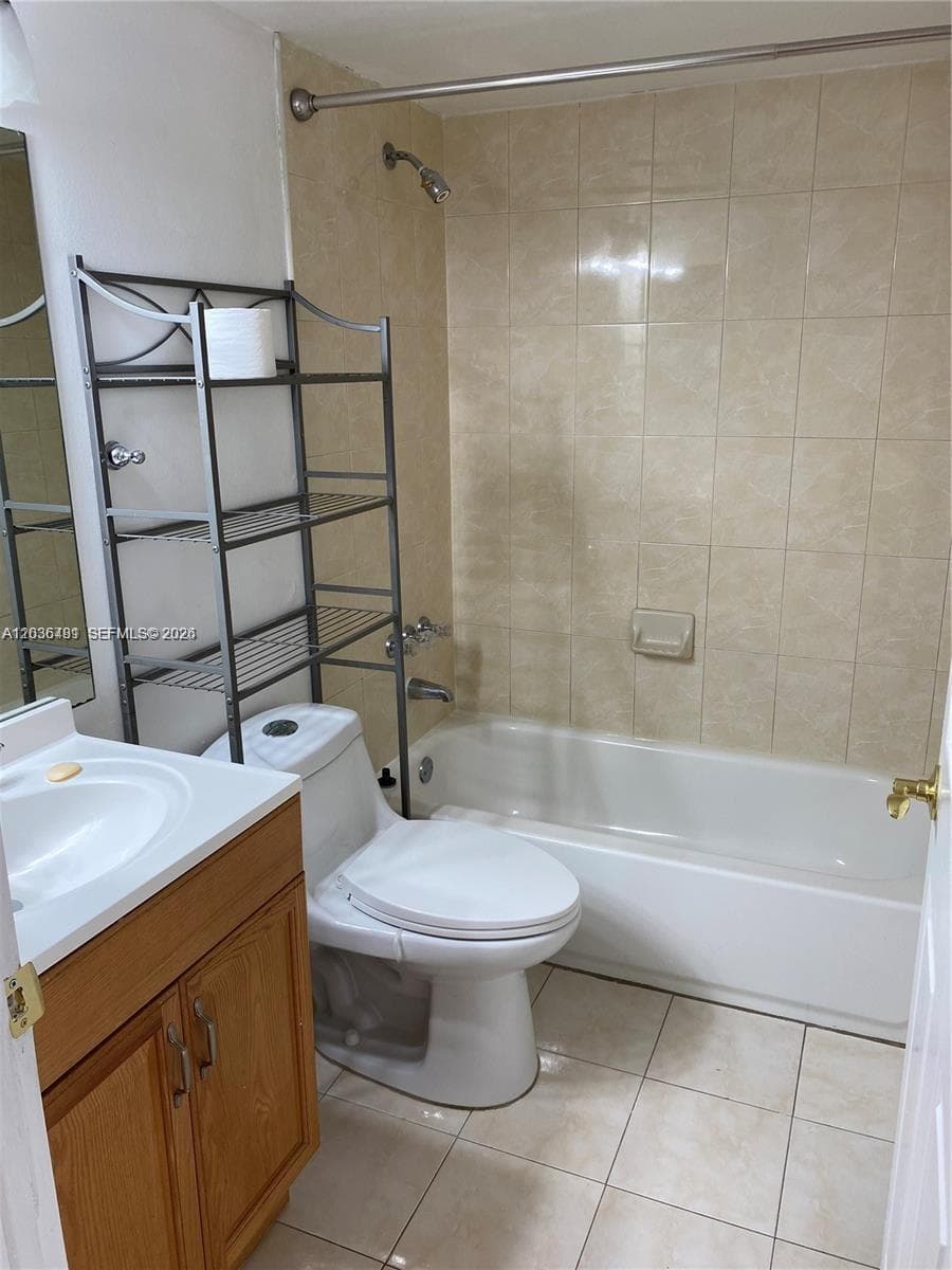 300 W Palm Cir W # 208, Pembroke Pines, FL 33025 photo 3