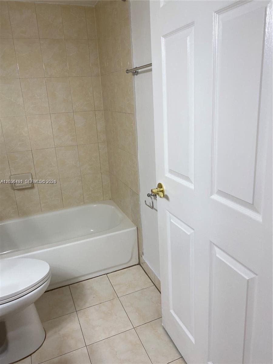 300 W Palm Cir W # 208, Pembroke Pines, FL 33025 photo 4