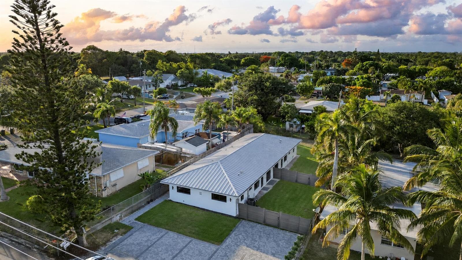 303 De Carie Street, Delray Beach, FL 33444 photo 2