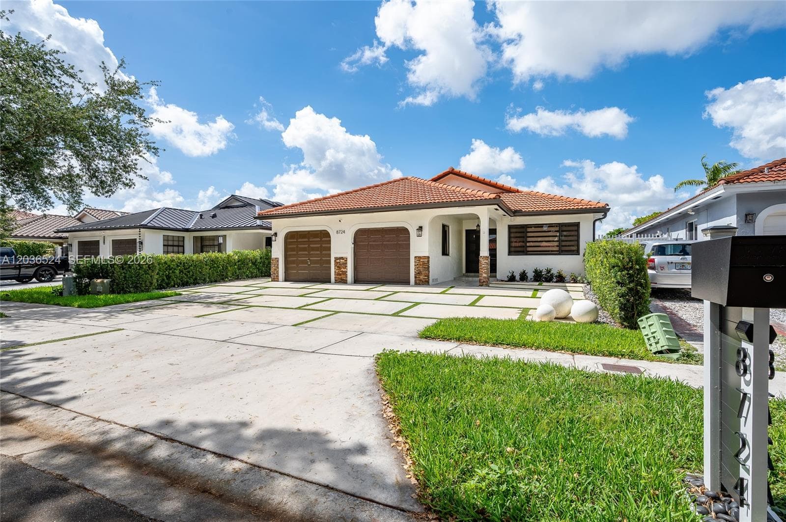 8724 NW 149th Ter, Miami Lakes, FL 33018 photo 2