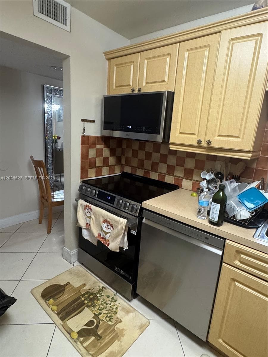 8625 NW 8th St # 310, Miami, FL 33126 photo 5