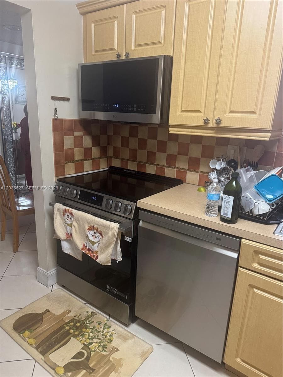 8625 NW 8th St # 310, Miami, FL 33126 photo 4
