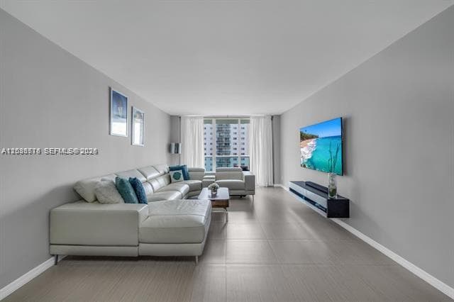 19390 Collins Ave # 702, Sunny Isles Beach, FL 33160 photo 4