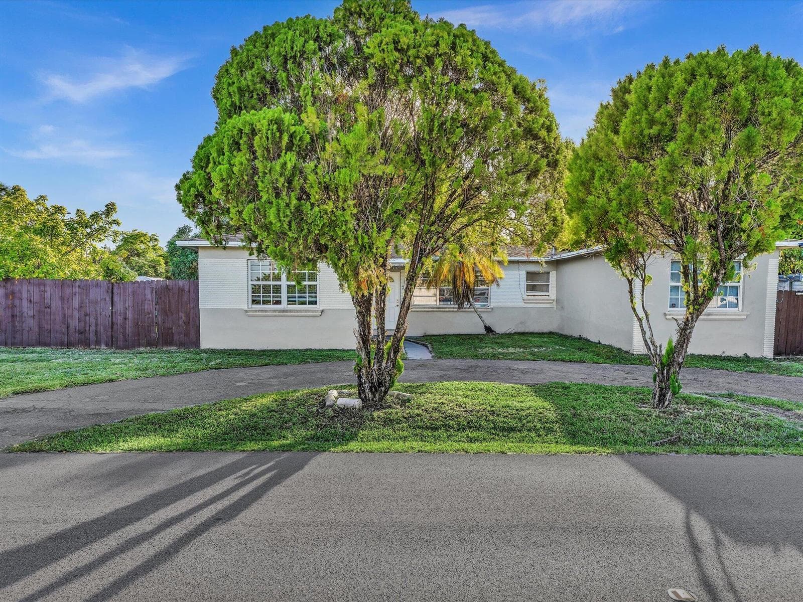700 SW 5th Court, Hallandale Beach, FL 33009 photo 2