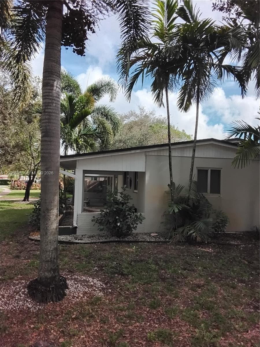 911 W Country Club Cir, Plantation, FL 33317 photo 2
