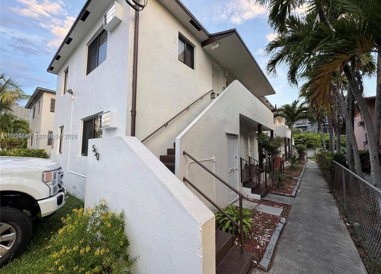 550 SW 10th St # 7, Miami, FL 33130 photo 3