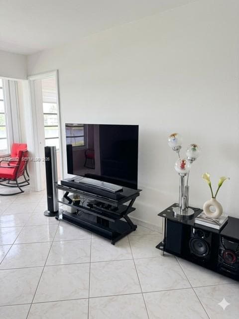 1530 NE 191st St # 305, Miami, FL 33179 photo 4