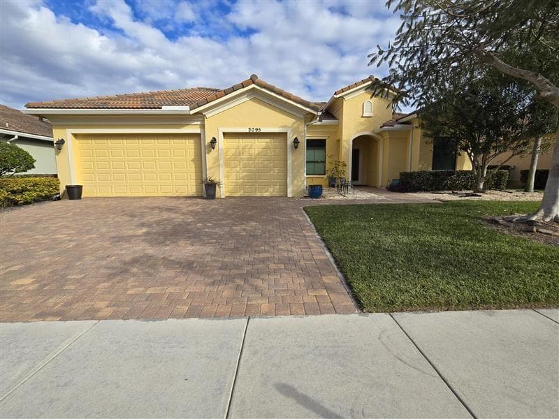 2095 NW Diamond Creek Way, Jensen Beach, FL 34957 photo 2