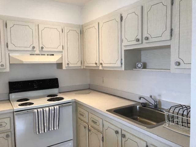 370 Saxony Trail, Delray Beach, FL 33446 photo 2
