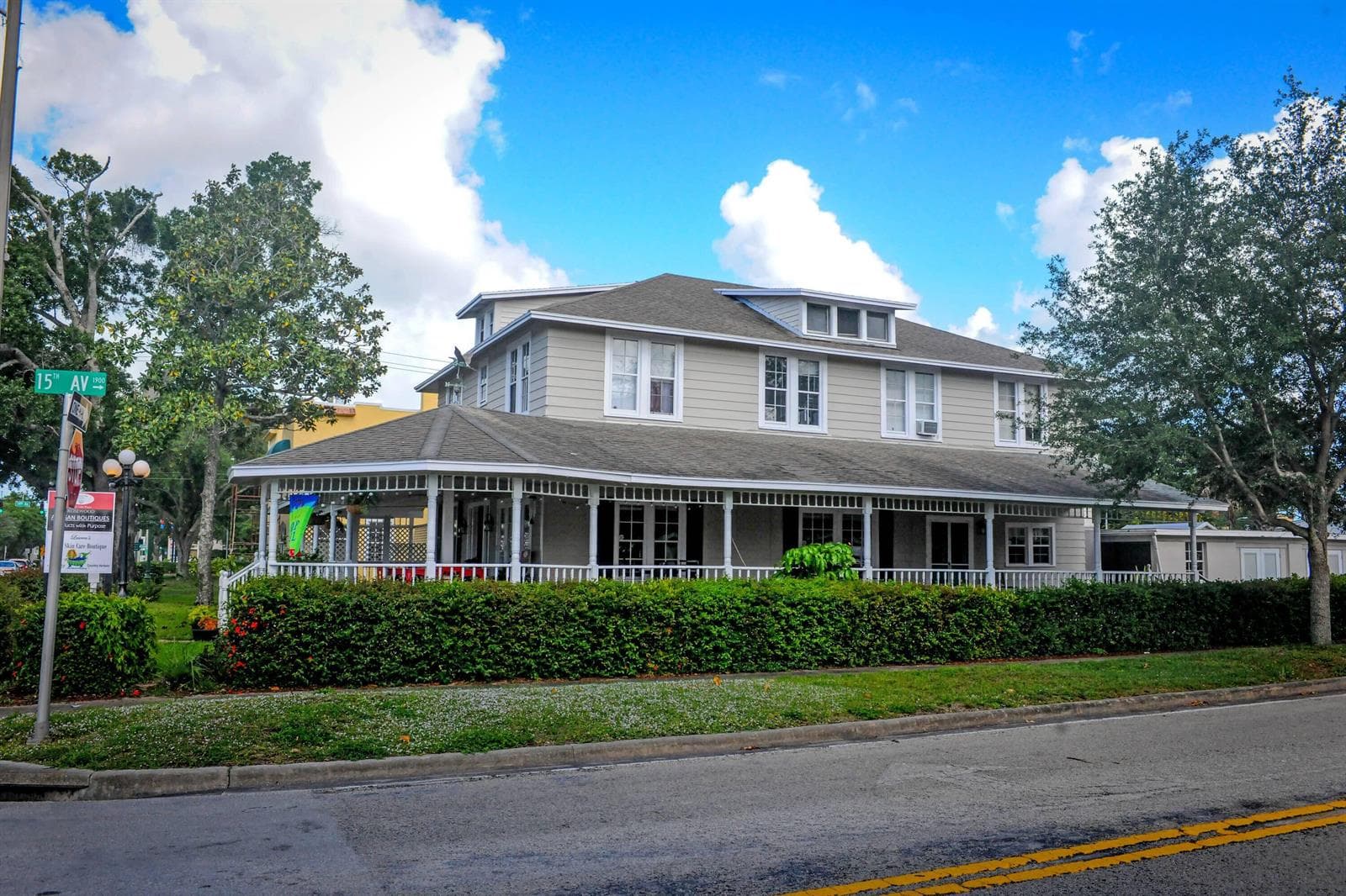 1443 19th Place, Vero Beach, FL 32960 photo 2