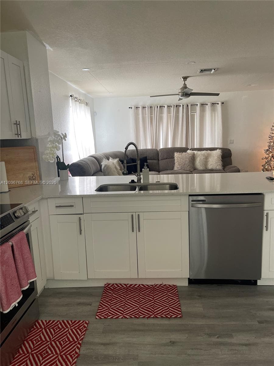 2432 SW 99th Way, Miramar, FL 33025 photo 4