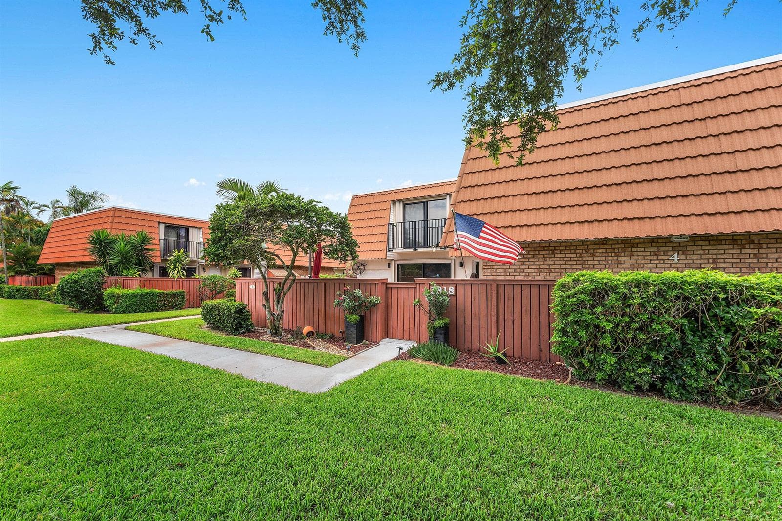 2818 Waterford Drive N, Deerfield Beach, FL 33442 photo 2